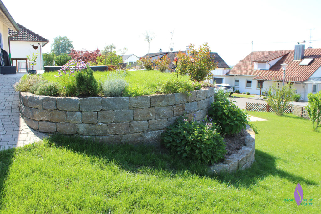 Würzburger Mauer im Halbkreis