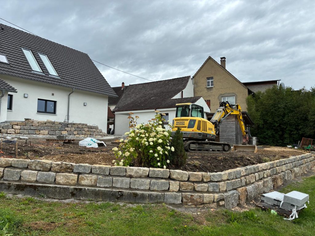 Neuerstellung Gartenanlage mit Senkgarten und Sitzplatz