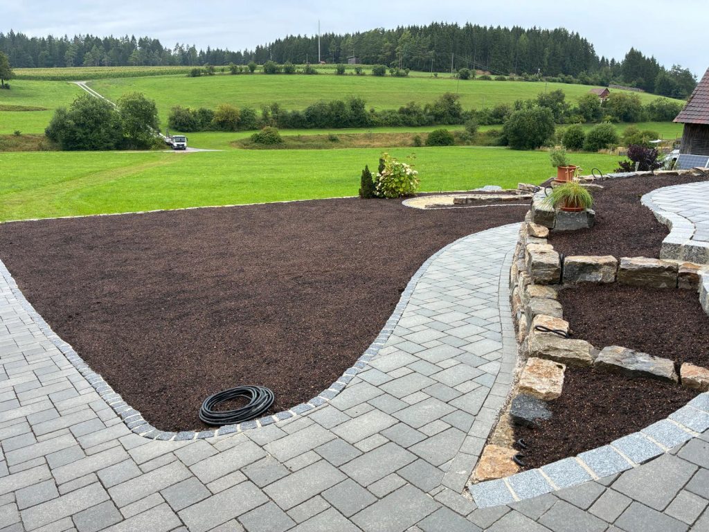 Neuerstellung Gartenanlage mit Senkgarten und Sitzplatz