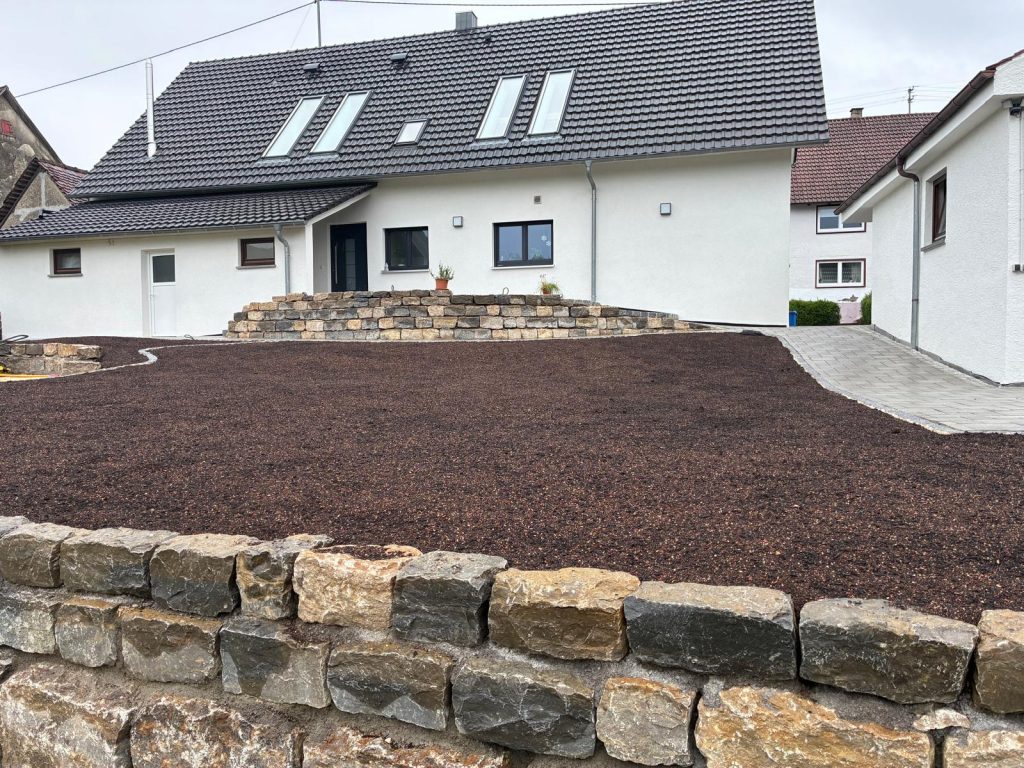 Neuerstellung Gartenanlage mit Senkgarten und Sitzplatz