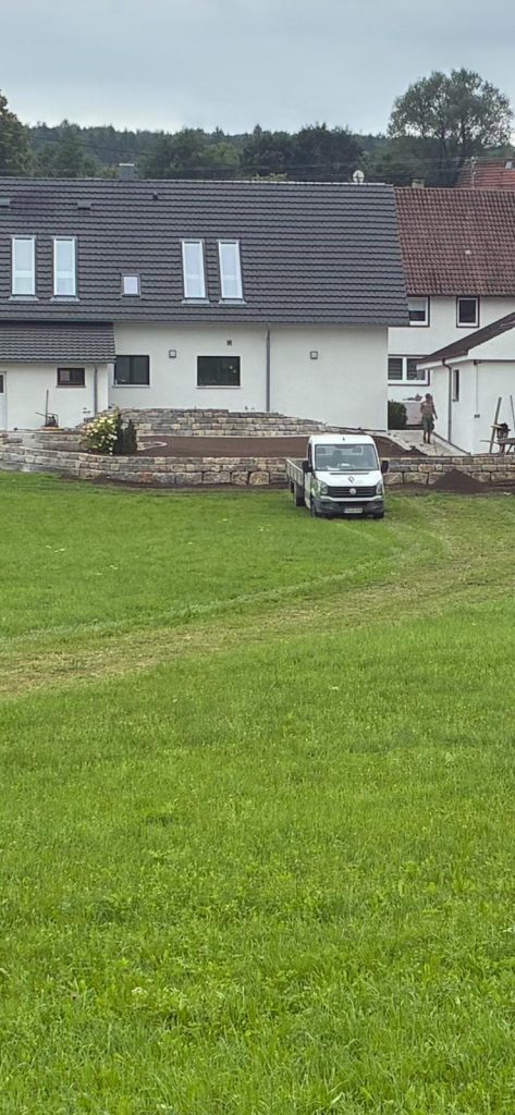 Neuerstellung Gartenanlage mit Senkgarten und Sitzplatz